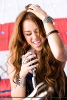 Miley Cyrus Longsleeve T-shirt #1522618