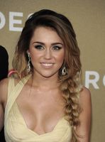 Miley Cyrus Sweatshirt #1978397