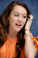Miley Cyrus Sweatshirt #2234559