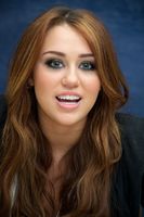 Miley Cyrus Longsleeve T-shirt #2246940
