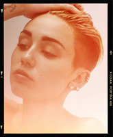 Miley Cyrus Longsleeve T-shirt #2342331