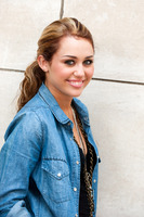 Miley Cyrus Longsleeve T-shirt #2364355