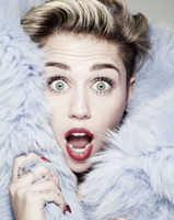 Miley Cyrus Longsleeve T-shirt #2639335