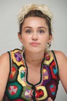 Miley Cyrus Sweatshirt #2736552