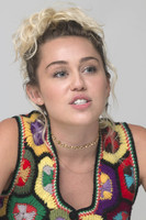 Miley Cyrus Sweatshirt #2736559