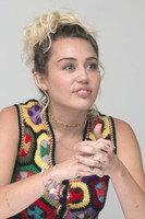 Miley Cyrus Sweatshirt #2736563