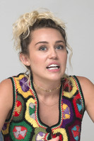 Miley Cyrus Sweatshirt #2736582