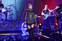 Miley Cyrus Longsleeve T-shirt #2800134