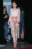 Miley Cyrus Sweatshirt #2800146
