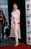 Miley Cyrus Longsleeve T-shirt #2800196