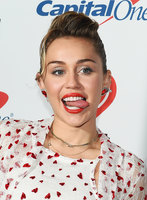 Miley Cyrus Sweatshirt #2800204