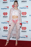 Miley Cyrus Longsleeve T-shirt #2800208