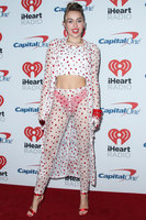 Miley Cyrus Longsleeve T-shirt #2800213