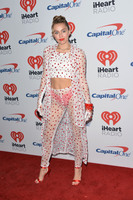 Miley Cyrus Longsleeve T-shirt #2800223
