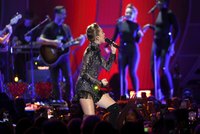 Miley Cyrus Sweatshirt #2800301