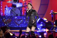 Miley Cyrus Longsleeve T-shirt #2800344