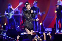 Miley Cyrus Longsleeve T-shirt #2800436