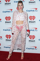 Miley Cyrus Longsleeve T-shirt #2800535