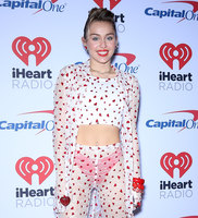 Miley Cyrus Longsleeve T-shirt #2800539