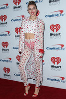 Miley Cyrus Sweatshirt #2800551