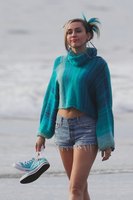 Miley Cyrus Sweatshirt #2864745