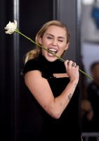 Miley Cyrus Longsleeve T-shirt #3014114