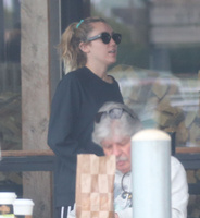 Miley Cyrus Longsleeve T-shirt #3072803