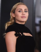 Miley Cyrus Sweatshirt #3238613