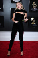 Miley Cyrus Sweatshirt #3238813