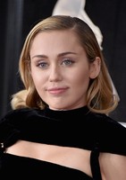 Miley Cyrus Longsleeve T-shirt #3238868