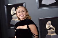 Miley Cyrus Longsleeve T-shirt #3238881