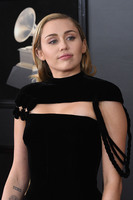 Miley Cyrus Longsleeve T-shirt #3238945