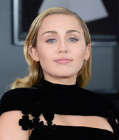 Miley Cyrus Longsleeve T-shirt #3238962