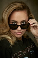 Miley Cyrus Longsleeve T-shirt #3302280