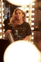 Miley Cyrus Sweatshirt #3302282