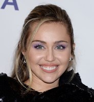 Miley Cyrus Longsleeve T-shirt #3769873