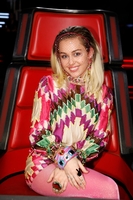 Miley Cyrus Longsleeve T-shirt #3823713