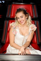 Miley Cyrus Longsleeve T-shirt #3823719