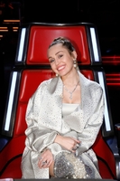 Miley Cyrus Longsleeve T-shirt #3823721