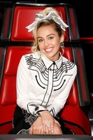 Miley Cyrus Longsleeve T-shirt #3823738