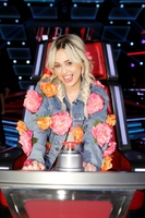 Miley Cyrus Longsleeve T-shirt #3823757