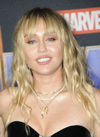 Miley Cyrus Longsleeve T-shirt #3836748