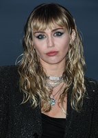 Miley Cyrus Longsleeve T-shirt #3866568