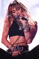 Miley Cyrus Longsleeve T-shirt #3866579