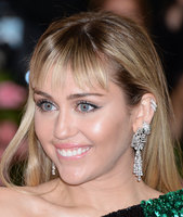 Miley Cyrus Longsleeve T-shirt #3866602