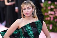 Miley Cyrus Longsleeve T-shirt #3866628