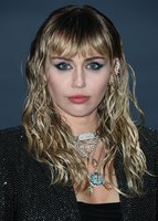 Miley Cyrus Longsleeve T-shirt #3866636
