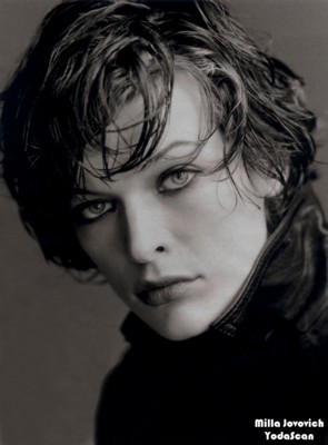 Milla Jovovich Mouse Pad 1327677