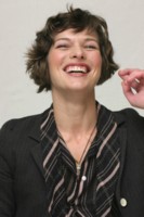 Milla Jovovich t-shirt #1422742