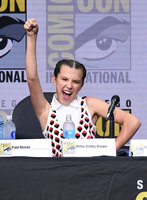 Millie Bobby Brown Longsleeve T-shirt #2792999